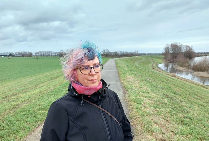 Laura on the dike