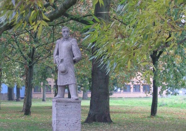 Standbeeld van Pieter Jelles Troelstra