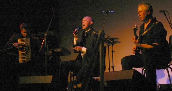 Michael Ward-Bergeman, Judge Smith and John Ellis in Cobden Club in London, 6 May 2005