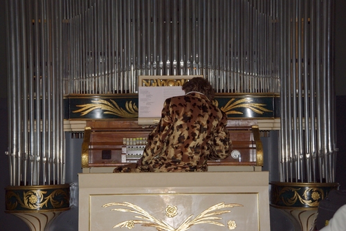 Mr Averell behind the golden Molzer-organ