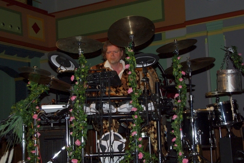 René drumming