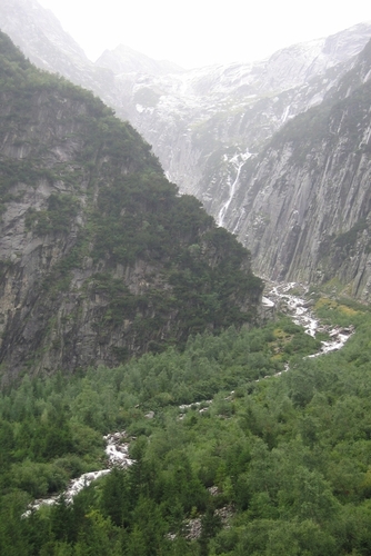 glacier on our way down the Grimsel pass