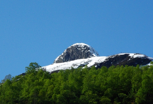 besneeuwde bergtop